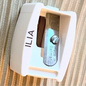 ILIA SIGNATURE PENCIL SHARPENER